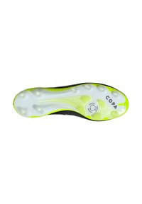 Semelle de chaussure de football avec des crampons blancs et jaune fluo, bord noire, et marquage "COPA" près de la zone des orteils.