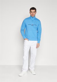 Tommy Hilfiger LOGO MOCK NECK - Melegítőfelső - blue spell