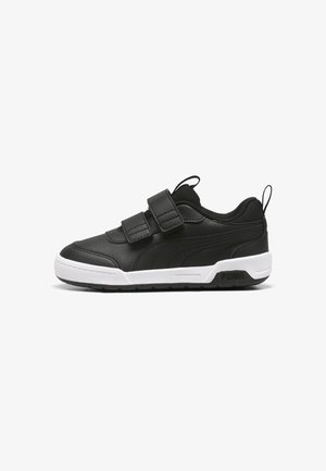 Sneaker in pelle nera con suola in gomma bianca, caratterizzata da due cinturini in Velcro e una linguetta sul tallone. Accenti testurizzati sui lati.