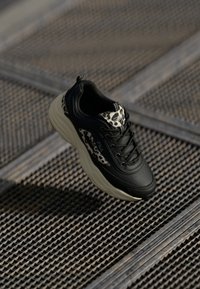 Fila SKYE - Trainers - black