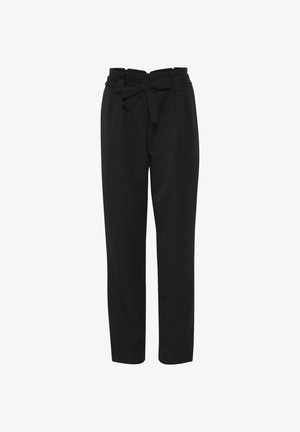 Pantalon noir à taille haute, avec ceinture à nouer et tissu doux ; présente une jambe droite et des plis définis pour une structure.