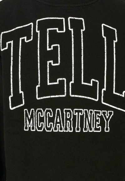 Felpa nera in cotone con audace lettering bianco consunto che recita "TELL McCARTNEY" centrato sulla parte anteriore. Design classico con scollo rotondo.