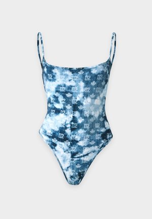 Maillot de bain une pièce tie-dye bleu et blanc avec fines bretelles et texture subtilement imprimée sur fond uni.