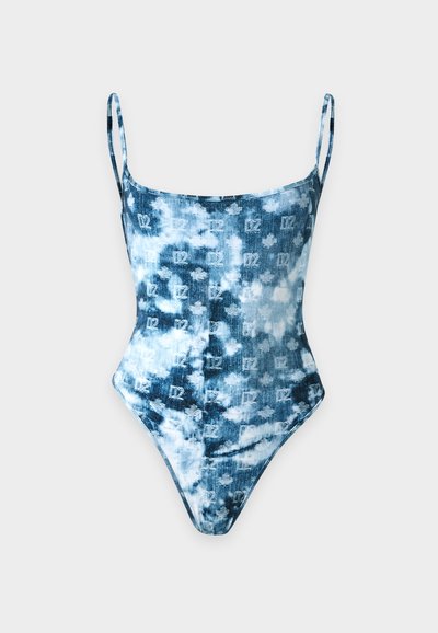 Maillot de bain une pièce tie-dye bleu et blanc avec fines bretelles et texture subtilement imprimée sur fond uni.