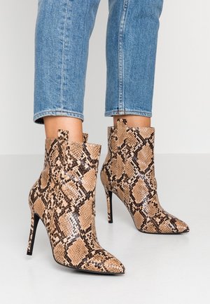 Enkellaarsjes met hoge hak - beige