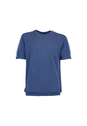 Plava kratka pamučna majica s diskretnim teksturiranim uzorkom i bijelim prugama koje se protežu niz ramena i rukave.