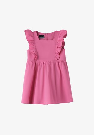 Abito senza maniche rosa con dettagli arricciati sulle spalle, scollatura quadrata e gonna svasata. Il materiale sembra liscio e leggero. Chiusura con zip sul retro.