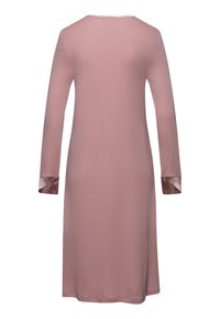 Pitkähihaisen mekko pehmeästä vaaleanpunaisesta kankaasta, satiinikauluksen kanssa. Yksinkertainen, suora malli, pyöreä kaula-aukko, saavuttaa säären puolivälin.