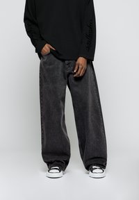 EIGHTYFIVE LOOSE BAGGY - Baggy jeans - light grey