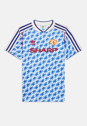 Kratka nogometna majica plave i bijele boje s cik-cak uzorkom, s crvenim logotipom "Sharp" i Adidas prugama na ramenima.