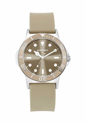 Beige Armbanduhr mit silberner Lünette, rundem Zifferblatt, weißen Stundenmarkierungen, drei Zeigern und beigem Silikonarmband, beschriftet mit SURI FREY.