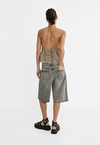 Stradivarius BERMUDA - Short en jean - dark grey