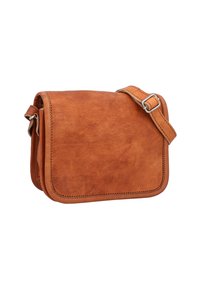 Borsa a tracolla in pelle marrone con tracolla regolabile e chiusura a pattina, mostrata su uno sfondo bianco.