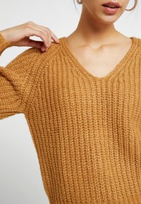 Vero Moda Neule - mottled light brown