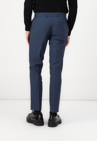 Isaac Dewhirst NOTCH SUIT SLIM - Κοστούμι - teal