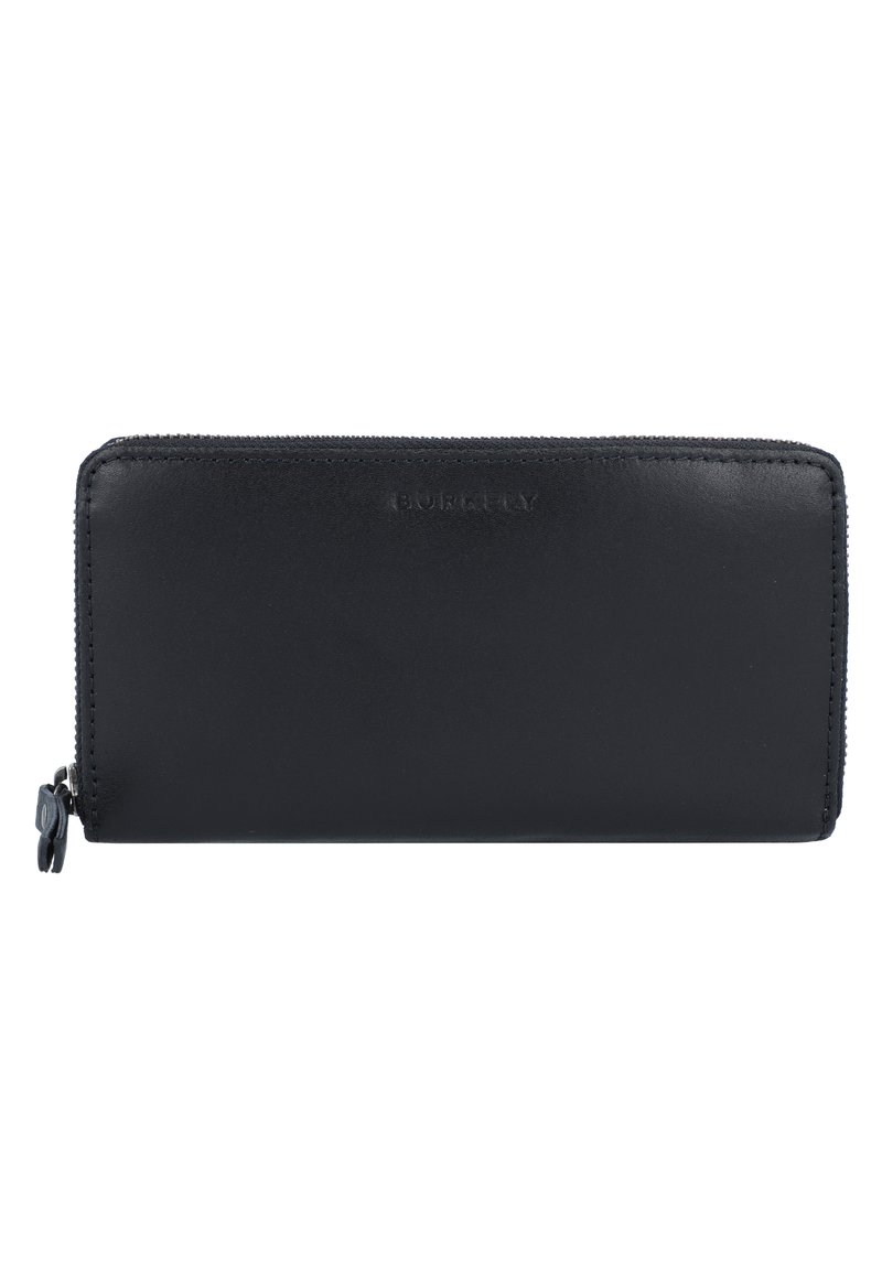 Zwarte leren portemonnee met een zachte textuur, ritssluiting en verhoogd logo op de voorkant, met een minimalistisch ontwerp.