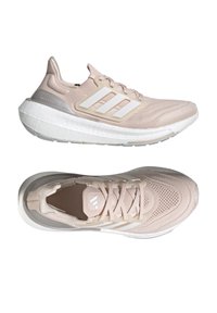 Scarpe da ginnastica rosa chiaro con una tomaia in maglia traspirante, design a tre strisce bianche e suola bianca. Dettagli testurizzati e chiusura con lacci.