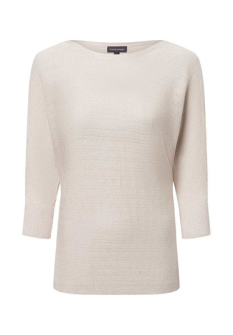 Maglione in maglia beige chiaro con scollo a barca, maniche a tre quarti, motivo a righe orizzontali testurizzate e polsini a coste.
