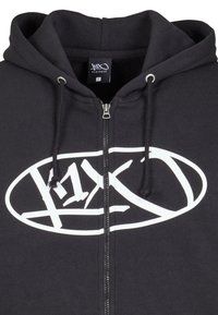 Sort zip-up hættejakke lavet af blødt stof med et hvidt logo på forsiden. Inkluderer snore og metal lynlås detaljer. Størrelse L.