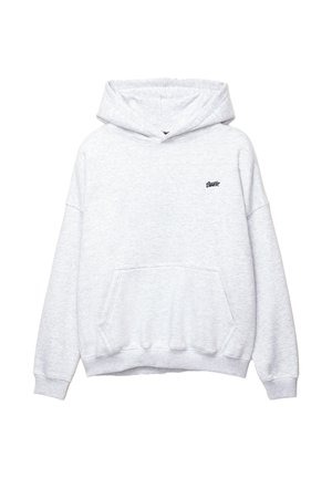 Helle graue Kapuzenjacke aus weichem Stoff, mit einer Fronttasche und einem kleinen bestickten Logo auf der linken Brust.
