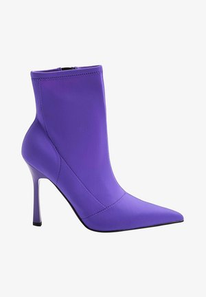 High heeled ankle boots - purple dark