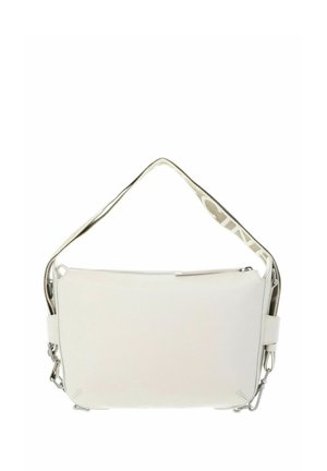 Sac bandoulière rectangulaire blanc avec fermeture à glissière, large bandoulière réglable arborant un logo clair et accessoires métalliques.