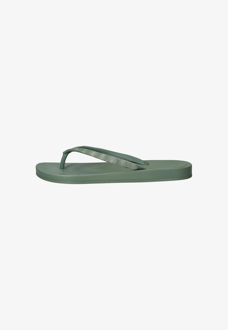 Groene teenslipper met een getextureerde zool, voorzien van een dunne band en een patroon op de voetbed. Lichtgewicht en gemaakt van rubbermateriaal.