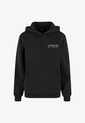 Musthave musta kapuutsiga, millel on eestasku, ja vasakul ülanurgas on kolm valge ääristusega südant. Valmistatud puuvillast, mugav lõige, soonikkoes mansetid.