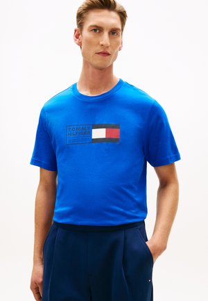 Tommy Hilfiger LOGO JERSEY CREW NECK T-SHIRT - Nyomott mintás póló - regal blue