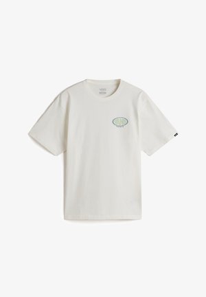 Camiseta blanca de manga corta hecha de algodón, con un pequeño logotipo gráfico colorido en el lado izquierdo del pecho y un diseño de cuello redondo estándar.