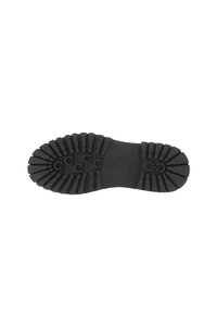 Suela de zapato de goma negra con profundas estrías, que presenta un logo central y ranuras espaciadas uniformemente para mejorar la tracción. Duradera y diseñada para proporcionar estabilidad.