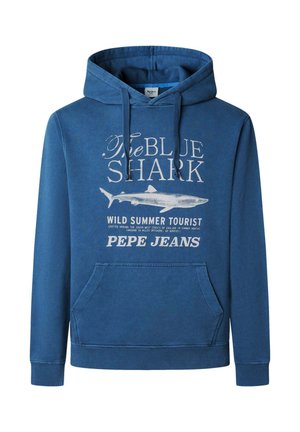 Zila kapuce ar priekšējo kabatu, ar auklu un grafiku, kurā attēlots haizivs ar tekstu: "Zilā haizivs, savvaļas vasaras tūristi."