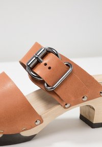 Softclox Zoccoli - cognac