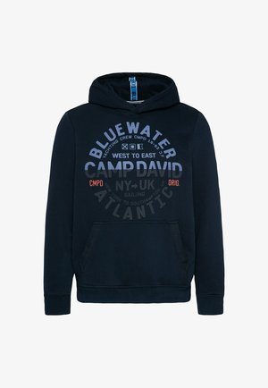 Navy hoodie met een buidelzak, gemaakt van katoen, met een geprinte grafiek in verschillende tinten blauw en oranje, met tekst en nautische symbolen.