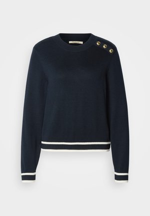 Camisola de malha azul-marinho com decote redondo, bainha e punhos às riscas brancas, e três detalhes dourados no ombro esquerdo.