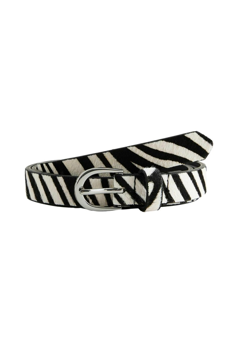 Ceinture à rayures noir et blanc en fausse fourrure, dotée d'une boucle en métal argenté et d'un dos en cuir lisse.