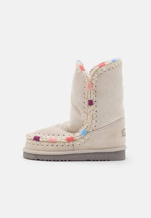 Mou OVERSTITCHING - Cizme de iarnă - chalk