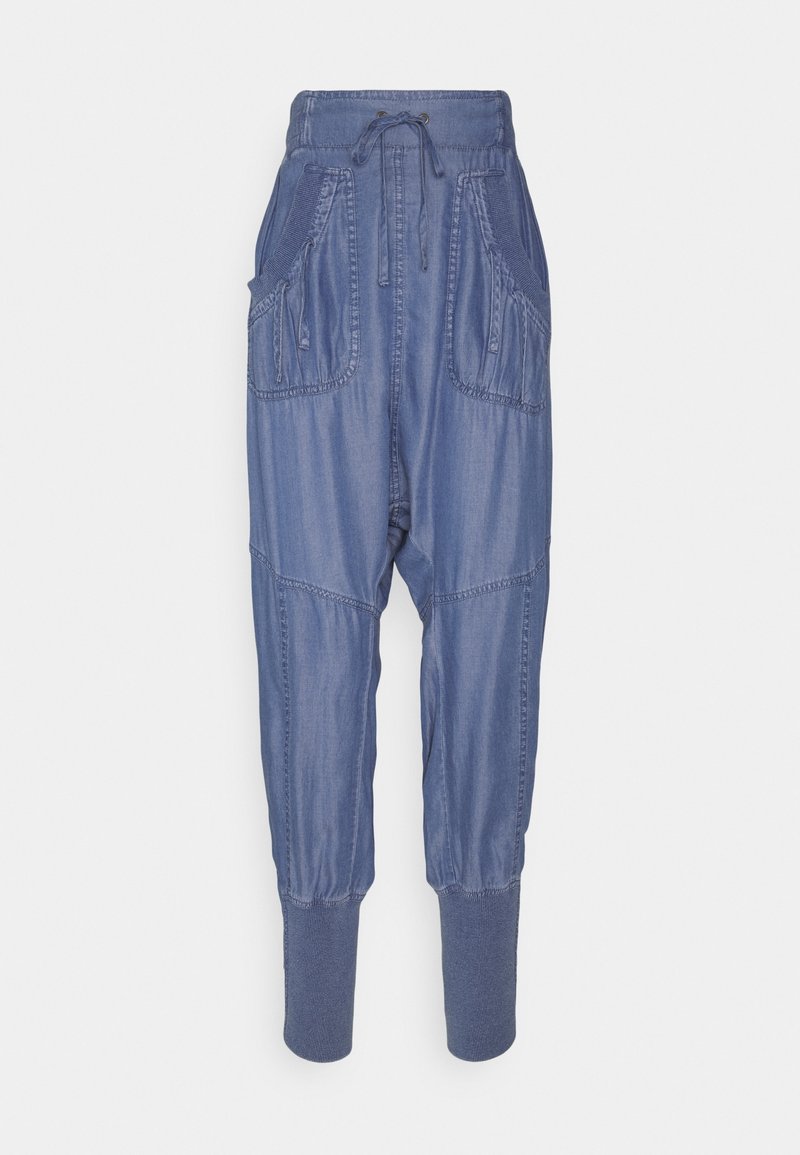 Pantalon jogging bleu taille haute avec cordon de serrage, grandes poches avant, panneaux latéraux en mesh et poignets côtelés aux chevilles.