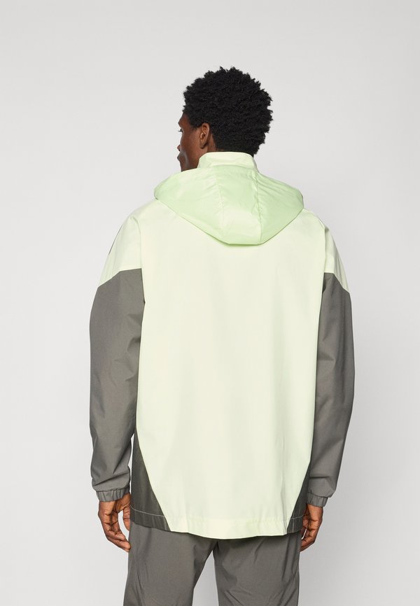 REAL AW  - Club wear - almost lime4