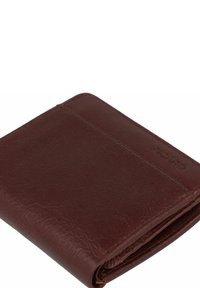 Portafoglio in pelle marrone con finitura texturizzata, design piegato e dettaglio del logo impresso. Presenta una forma elegante e compatta adatta per carte e banconote.