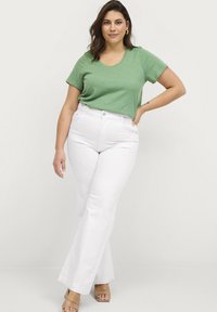 Ellos Plus collection T-shirts basic - dunkelgrün