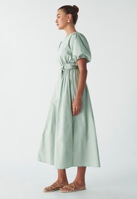 WILLA PAULINE MIDI  - Robe de jour - sage green