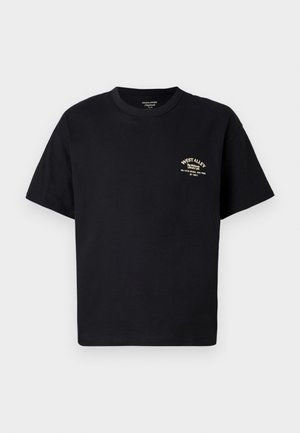 T-shirt en coton noir avec un col rond, des manches courtes et un logo "West Alley" brodé en or sur la partie gauche de la poitrine.