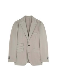 Blazer gris claro con un diseño estructurado, solapas de muesca, dos bolsillos delanteros con tapa, cierre de un solo botón y acentos de cuatro botones en las mangas.