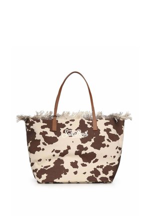 Bruine en crèmekleurige tote tas met koeienprint, rafelige bovenrand en bruine leren handvatten, met wit "Saint Barth" logo aan de voorkant.