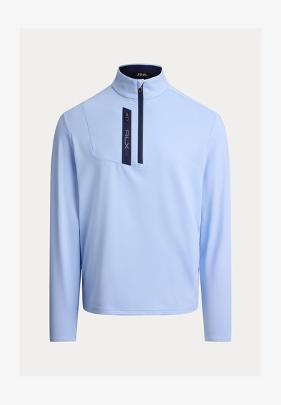 Ανοιχτό μπλε πουλόβερ με γιακά μισής φερμουάρ, μακριά μανίκια και τσέπη με φερμουάρ που έχει ναυτικό μπλε λεπτομέρεια. Λείο, ελαφρύ ύφασμα.