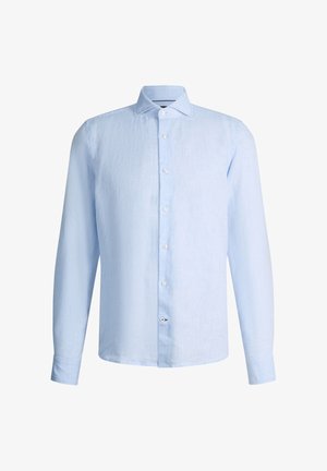 Jasnoniebieska męska koszula z długim rękawem, klasycznym kołnierzem, białymi guzikami i lekko teksturowaną tkaniną.