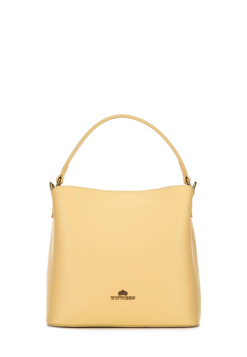 Borsa a mano in pelle gialla con una texture liscia, cima curva, manico corto e logo dorato alla base. Design minimalista senza ulteriori decorazioni.