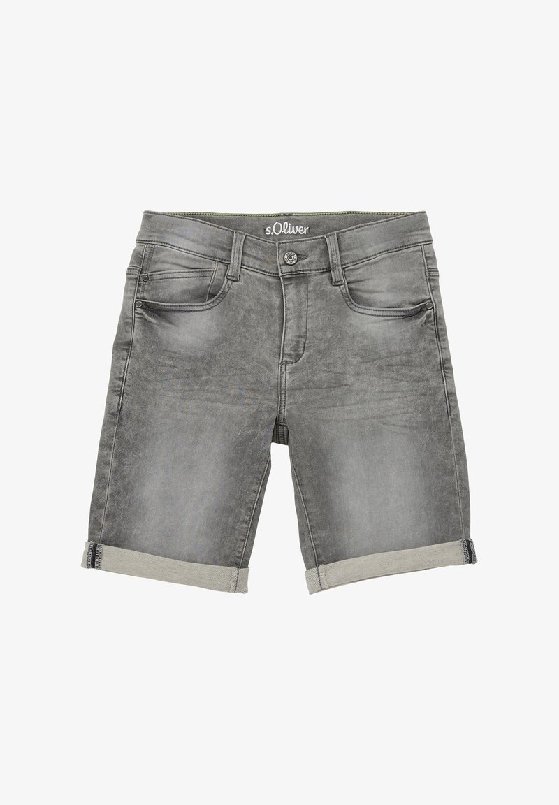 Short en denim gris avec revers roulés, fermeture par bouton et zip à l'avant, et étiquette de marque s.Oliver visible sur la ceinture.