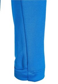 Tessuto atletico blu, texture liscia, design affusolato, con orlo a cappio; adatto per sport o abbigliamento casual.